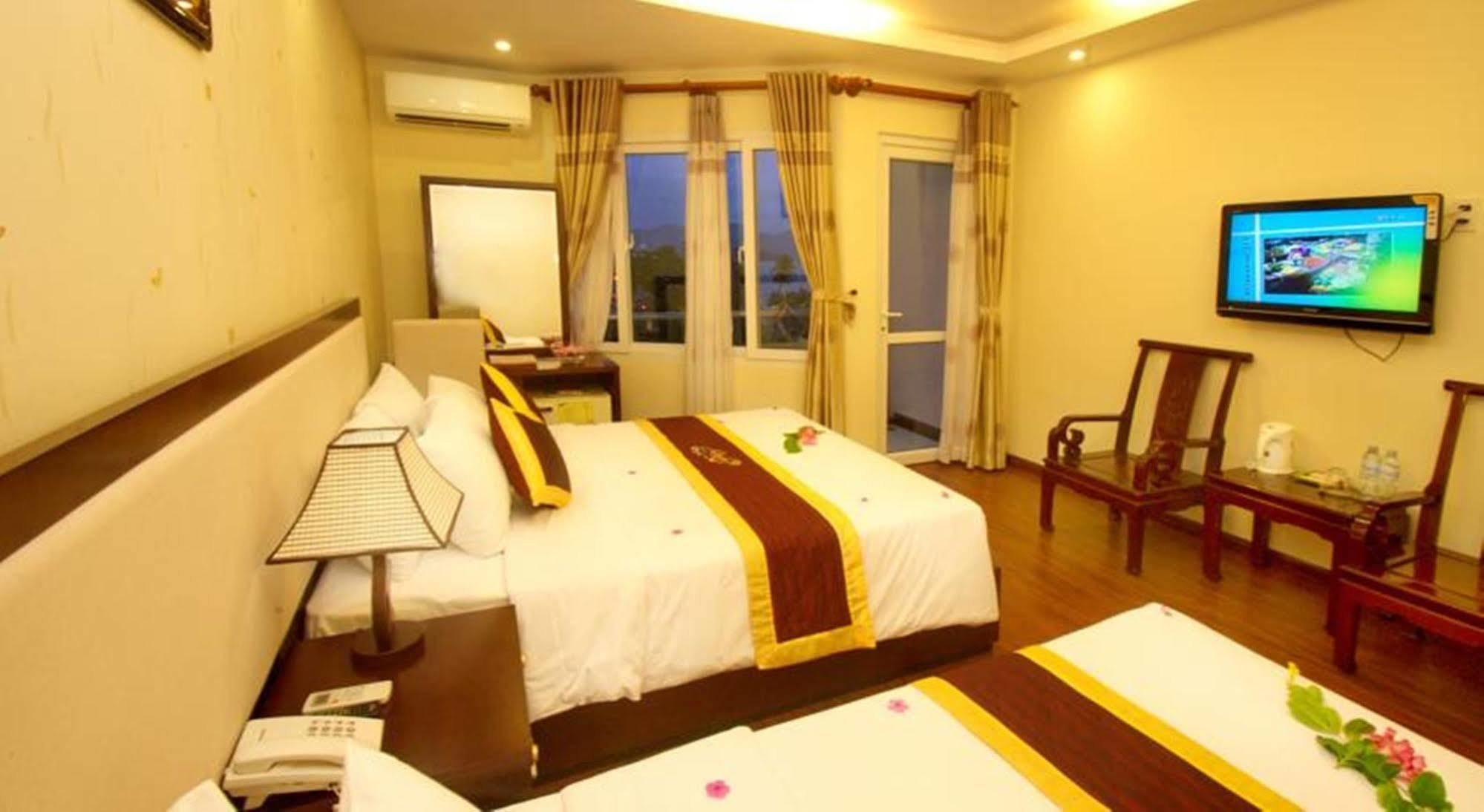 Luxury Nha Trang Hotel Exterior photo